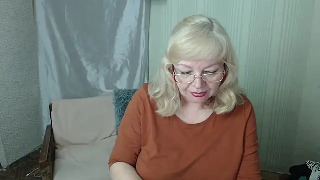 Snapshot of LavandaMay chatting on 05/15/26, 06:59 LavandaMay online show from 05/15/26, 06:59