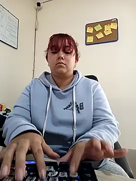Snapshot of AliceScoot_ chatting on 05/09/26, 05:18 AliceScoot online show from 05/09/26, 05:18