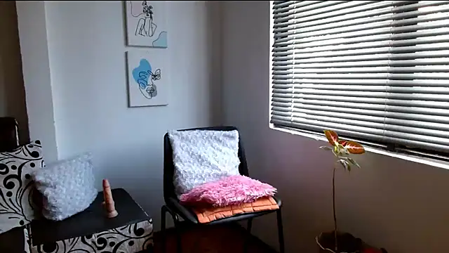 Snapshot of alisonnturbay chatting on 06/02/26, 12:40 alisonnturbay online show from 06/02/26, 12:40