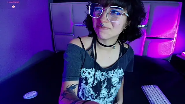 BadEmyXO online show from 06/05/26, 04:30