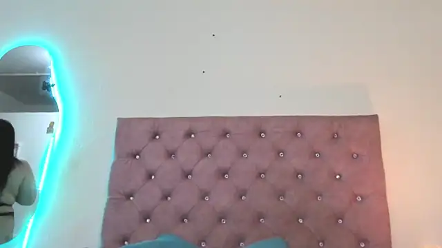 Snapshot of laurenlaine chatting on 06/02/26, 01:13 laurenlaine online show from 06/02/26, 01:13