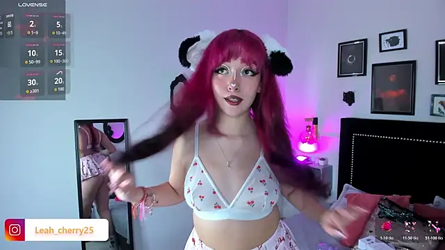 Snapshot of Leah_cherry chatting on 04/30/26, 11:20 Leah cherry online show from 04/30/26, 11:20