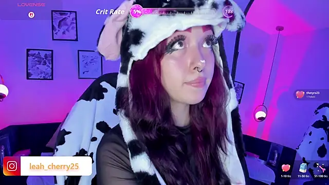 Snapshot of Leah_cherry chatting on 05/18/26, 04:07 Leah cherry online show from 05/18/26, 04:07