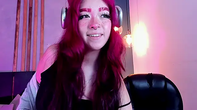 Snapshot of Leah_cherry chatting on 06/09/26, 04:02 Leah cherry online show from 06/09/26, 04:02