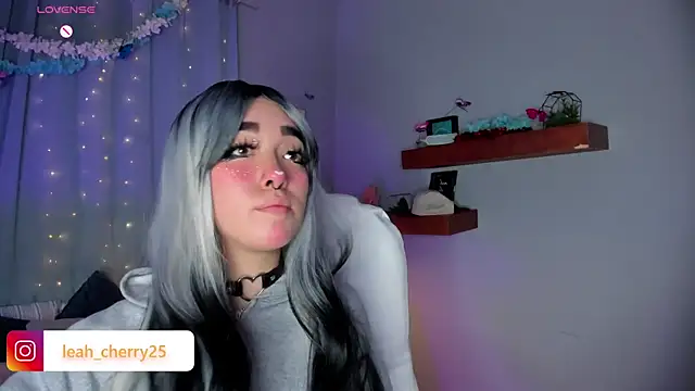 Snapshot of Leah_cherry chatting on 06/10/26, 05:50 Leah cherry online show from 06/10/26, 05:50