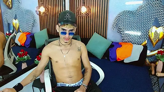 Snapshot of Skinny_cute_Alyer chatting on 05/31/26, 02:20 Skinny cute Alyer online show from 05/31/26, 02:20