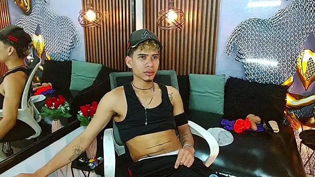 Snapshot of Skinny_cute_Alyer chatting on 06/10/26, 02:23 Skinny cute Alyer online show from 06/10/26, 02:23