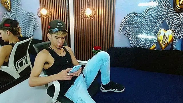 Snapshot of Skinny_cute_Alyer chatting on 06/11/26, 02:11 Skinny cute Alyer online show from 06/11/26, 02:11