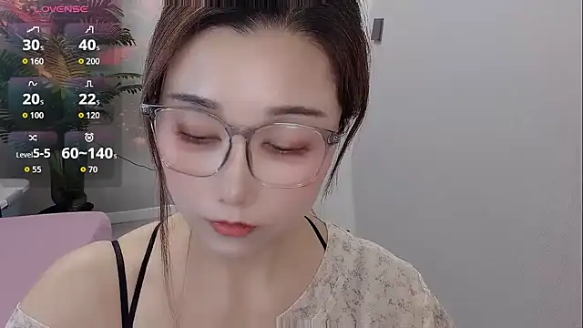 Snapshot of Yunxi- chatting on 05/08/26, 01:49 Yunxi- online show from 05/08/26, 01:49