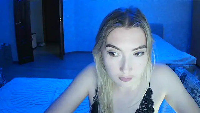Snapshot of Mira_royy chatting on 06/17/26, 04:30 Mira royy online show from 06/17/26, 04:30