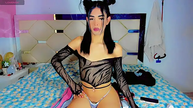 Naomisaenz01 online show from 07/28/26, 04:05