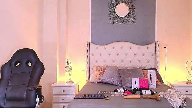elizabeth santos1 online show from 07/28/26, 09:03