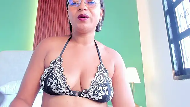 Snapshot of Victoria_Bailey chatting on 04/25/26, 01:41 Victoria Bailey online show from 04/25/26, 01:41