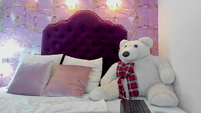 Snapshot of luna_bloomm_ chatting on 05/15/26, 04:41 luna bloomm online show from 05/15/26, 04:41