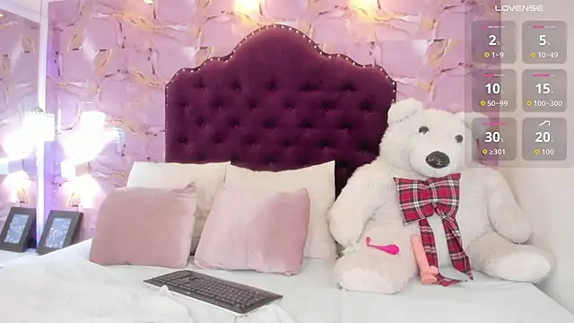 luna bloomm  online show from 06/23/26, 04:10