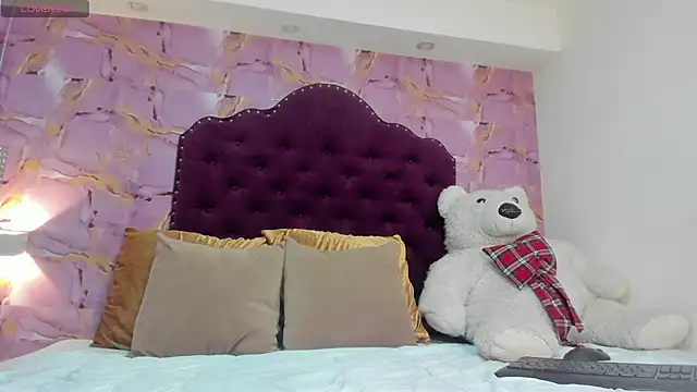 luna bloomm  online show from 07/04/26, 06:08