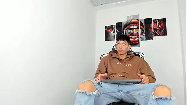 Snapshot of eithan_boy_ chatting on 06/04/26, 11:38 eithan boy online show from 06/04/26, 11:38