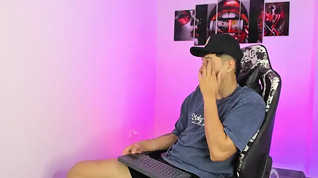 eithan boy  online show from 06/26/26, 11:47