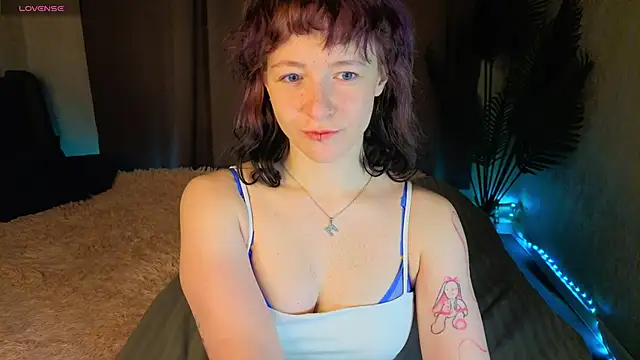 Snapshot of Ricki_Bloom chatting on 04/27/26, 01:14 Ricki Bloom online show from 04/27/26, 01:14