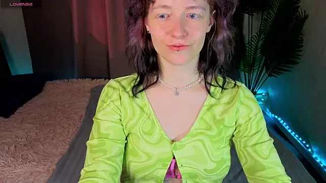 Snapshot of Ricki_Bloom chatting on 04/28/26, 09:14 Ricki Bloom online show from 04/28/26, 09:14