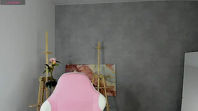 Snapshot of Mary_Holland chatting on 06/15/26, 01:08 Mary Holland online show from 06/15/26, 01:08