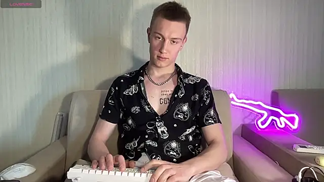 Snapshot of Travis_Gracile chatting on 06/11/26, 09:07 Travis Gracile online show from 06/11/26, 09:07