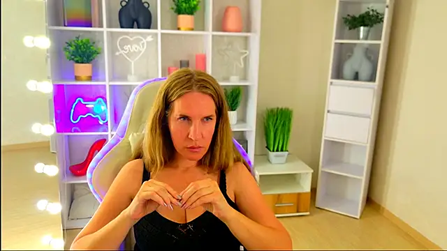 MollyLoll online show from 06/30/26, 12:39