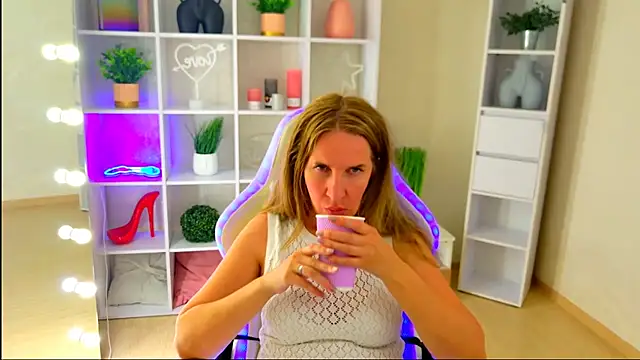 MollyLoll online show from 07/01/26, 11:01
