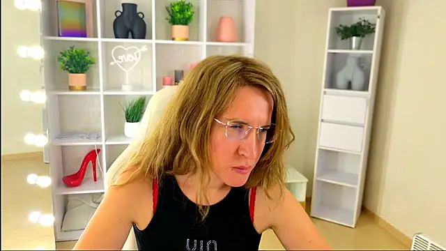 MollyLoll online show from 07/10/26, 01:03