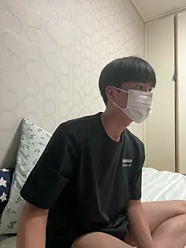 Snapshot of xezie chatting on 06/19/26, 01:15 xezie online show from 06/19/26, 01:15