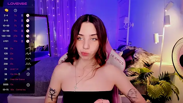 Snapshot of CharliGrace_ chatting on 06/04/26, 08:09 CharliGrace online show from 06/04/26, 08:09