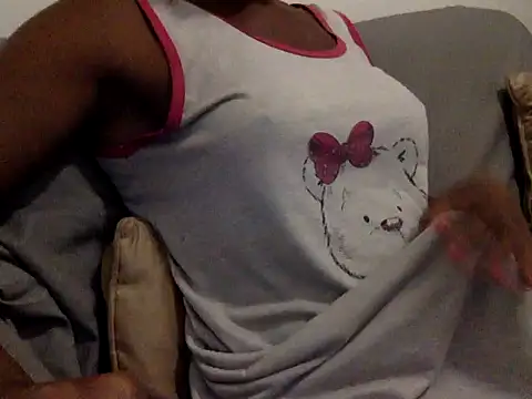 Snapshot of RayanneCampbell-25cm chatting on 05/03/26, 11:55 RayanneCampbell-25cm online show from 05/03/26, 11:55