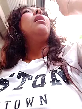Snapshot of Izel_ chatting on 04/15/26, 05:53 Izel online show from 04/15/26, 05:53