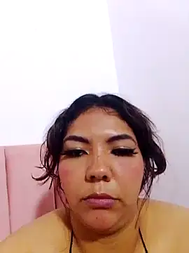 Snapshot of Izel_ chatting on 04/16/26, 04:02 Izel online show from 04/16/26, 04:02