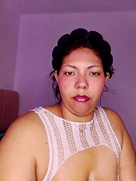 Snapshot of Izel_ chatting on 04/16/26, 10:01 Izel online show from 04/16/26, 10:01