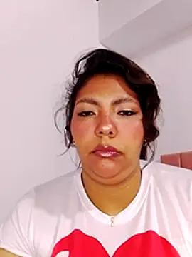 Snapshot of Izel_ chatting on 04/30/26, 11:20 Izel online show from 04/30/26, 11:20