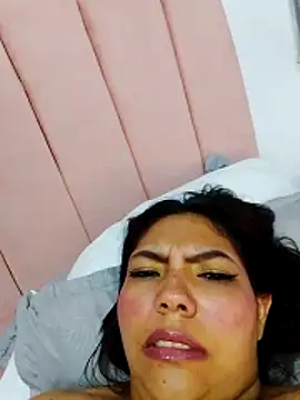 Snapshot of Izel_ chatting on 06/03/26, 05:10 Izel online show from 06/03/26, 05:10