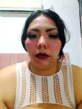 Snapshot of Izel_ chatting on 06/05/26, 03:24 Izel online show from 06/05/26, 03:24