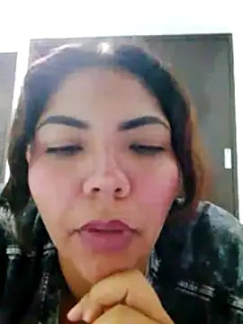 Snapshot of Izel_ chatting on 06/11/26, 03:15 Izel online show from 06/11/26, 03:15