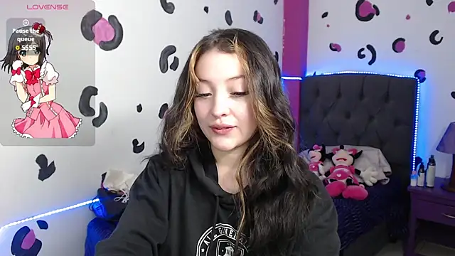 Snapshot of vero_doll12 chatting on 06/11/26, 01:53 vero doll12 online show from 06/11/26, 01:53