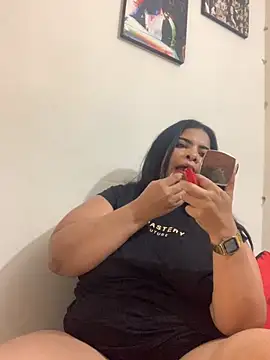 Snapshot of megan_purpura chatting on 06/06/26, 07:40 megan purpura online show from 06/06/26, 07:40