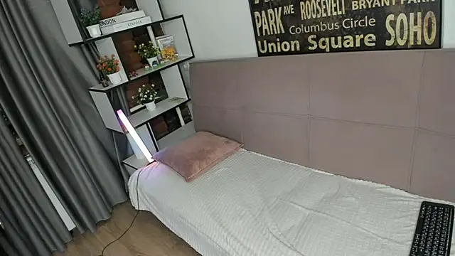 TwinkWhite online show from 05/18/26, 09:09