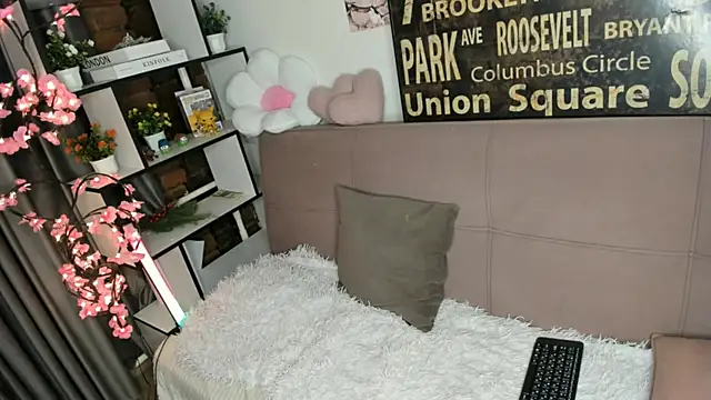 TwinkWhite online show from 05/31/26, 09:27
