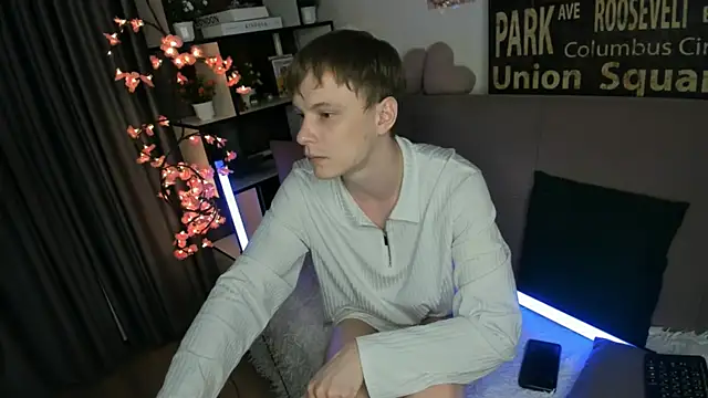 TwinkWhite online show from 06/05/26, 09:20