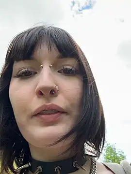 Snapshot of virusDoll chatting on 05/27/26, 01:19 virusDoll online show from 05/27/26, 01:19
