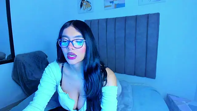 Snapshot of britanny_jones1 chatting on 06/03/26, 12:08 britanny jones1 online show from 06/03/26, 12:08