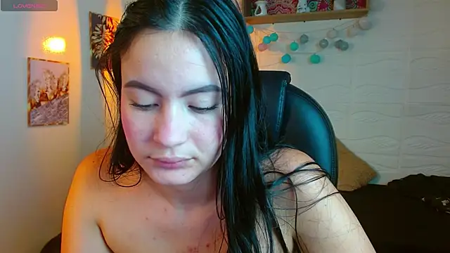 Snapshot of rosaleia_ chatting on 06/11/26, 04:54 rosaleia online show from 06/11/26, 04:54
