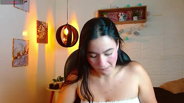 Snapshot of rosaleia_ chatting on 06/13/26, 04:43 rosaleia online show from 06/13/26, 04:43