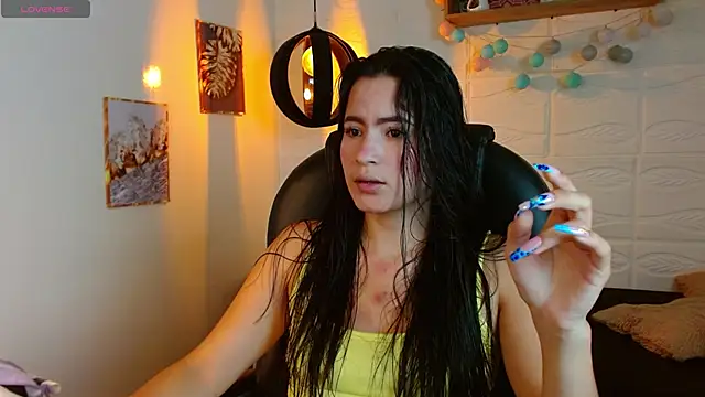 rosaleia  online show from 06/16/26, 04:37