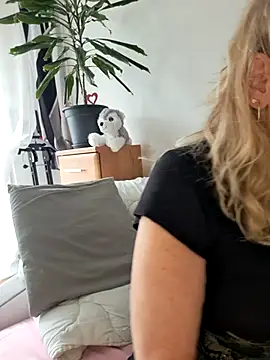Blond lady czech online show from 07/12/26, 01:35